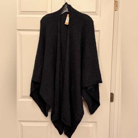 Steve Madden Sweaters - Steve Madden Black Women's Sweater Shawl